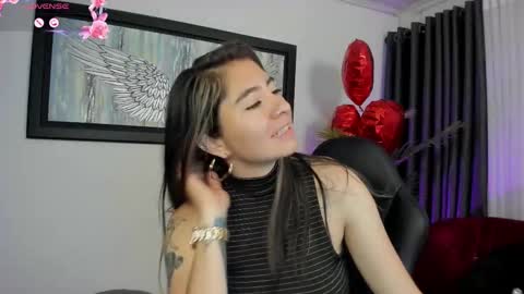 Snapshot of charlote_horny chatting on February 19, 2025, 11:38 am Charlote online show from February 19, 2025, 11:38 am