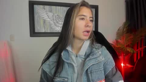 Snapshot of charlote_horny chatting on February 26, 2025, 11:41 am Charlote online show from February 26, 2025, 11:41 am