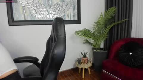 Snapshot of charlote_horny chatting on March 3, 2025, 11:44 am Charlote online show from March 3, 2025, 11:44 am