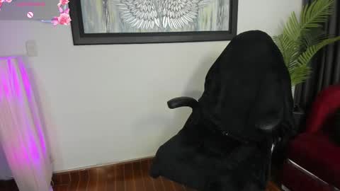 Snapshot of charlote_horny chatting on March 3, 2025, 6:01 pm Charlote online show from March 3, 2025, 6:01 pm