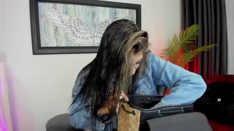 Snapshot of charlote_horny chatting on March 4, 2025, 11:40 am Charlote online show from March 4, 2025, 11:40 am