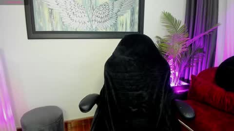 Snapshot of charlote_horny chatting on September 9, 2025, 11:43 am Charlote online show from September 9, 2025, 11:43 am