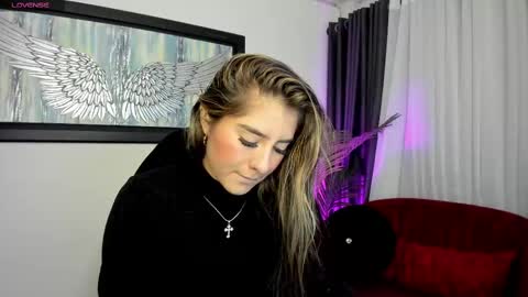Snapshot of charlote_horny chatting on September 18, 2025, 11:45 am Charlote online show from September 18, 2025, 11:45 am