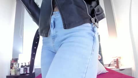 Charlott online show from November 11, 2025, 3:56 pm