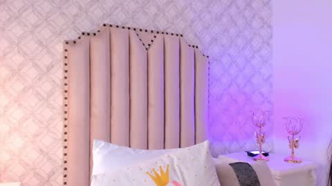   Charlotte  online show from December 19, 2024, 8:02 pm