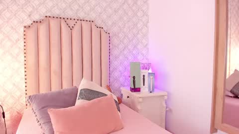   Charlotte  online show from January 17, 2025, 8:00 pm