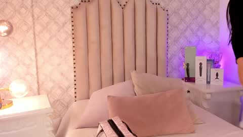   Charlotte  online show from February 9, 2025, 8:02 pm