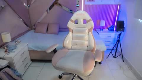 Snapshot of charlotte__ebony_ chatting on October 11, 2025, 1:09 pm Charlotte online show from October 11, 2025, 1:09 pm