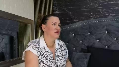 Snapshot of charlotte__g chatting on May 21, 2026, 10:33 am charlotte online show from May 21, 2026, 10:33 am