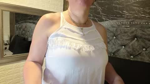 Snapshot of charlotte__g chatting on May 27, 2026, 11:18 am charlotte online show from May 27, 2026, 11:18 am