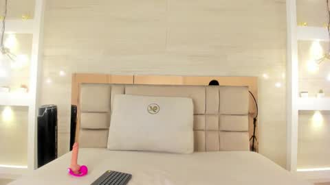 Charlotte colee online show from January 14, 2026, 12:00 pm