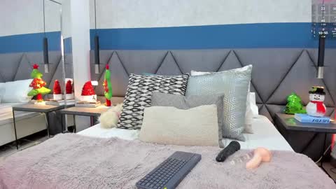 Snapshot of charlotte_copper chatting on December 21, 2024, 1:53 pm Charlotte online show from December 21, 2024, 1:53 pm