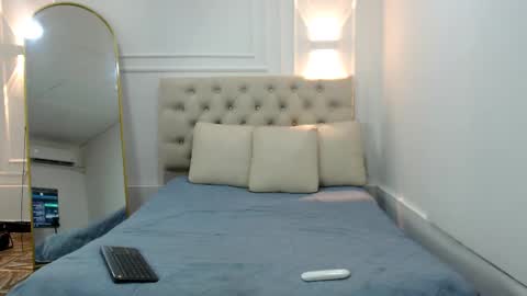 charlottte y dante online show from December 2, 2025, 3:34 am