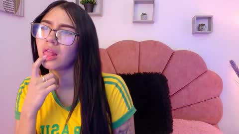 Charlotte  online show from November 10, 2025, 8:19 pm