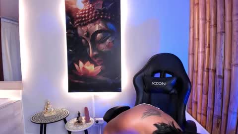 CHARLOTTE  online show from October 17, 2025, 12:08 pm