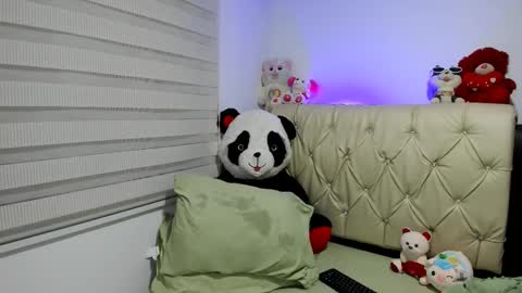 charlottee07 online show from February 5, 2026, 2:27 am