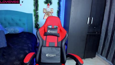 Snapshot of charlottee_lovee69 chatting on December 15, 2024, 4:07 am Natalia online show from December 15, 2024, 4:07 am