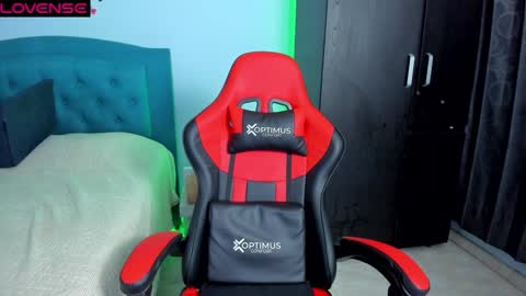 Snapshot of charlottee_lovee69 chatting on January 4, 2025, 2:35 am Natalia online show from January 4, 2025, 2:35 am