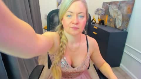 Snapshot of charlottekerti chatting on April 9, 2026, 11:59 am Charlotte online show from April 9, 2026, 11:59 am