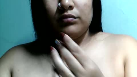 charlottequeen_21 online show from April 5, 2026, 3:53 pm