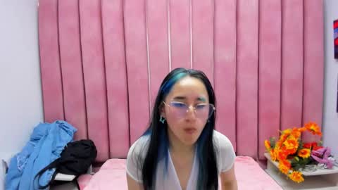 charlottestuart_ online show from December 3, 2025, 3:36 am