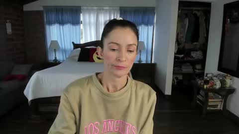 Snapshot of charlottewillson chatting on October 22, 2025, 8:41 pm Charlotte online show from October 22, 2025, 8:41 pm