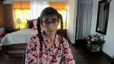 Snapshot of charlottewillson chatting on April 28, 2026, 4:12 pm Charlotte online show from April 28, 2026, 4:12 pm