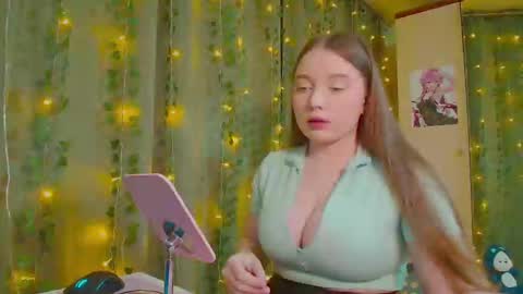 Snapshot of charlottewip chatting on February 16, 2025, 2:43 pm Kira online show from February 16, 2025, 2:43 pm