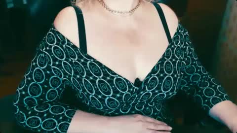 Snapshot of charlottextasty chatting on February 20, 2025, 5:07 pm CharlotteXTasty online show from February 20, 2025, 5:07 pm