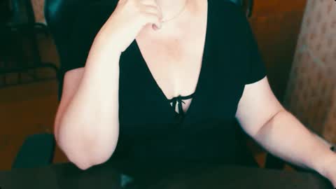 Snapshot of charlottextasty chatting on September 19, 2025, 12:06 pm CharlotteXTasty online show from September 19, 2025, 12:06 pm