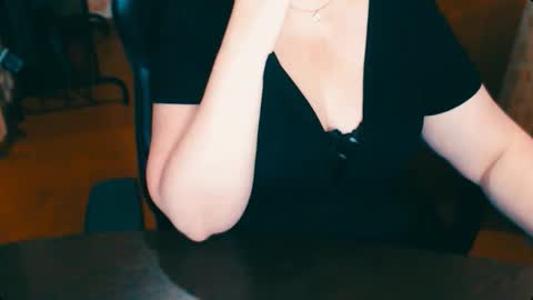 Snapshot of charlottextasty chatting on October 29, 2025, 11:01 am CharlotteXTasty online show from October 29, 2025, 11:01 am