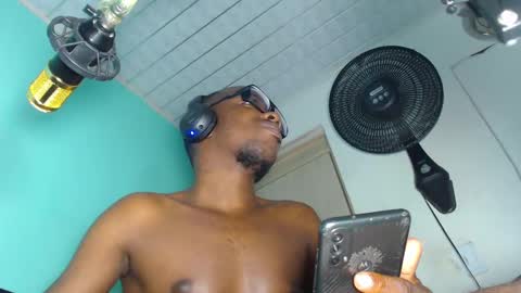 charly_vergonti_ online show from December 16, 2024, 3:00 pm