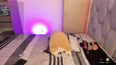 Sophie  online show from November 7, 2025, 11:10 am