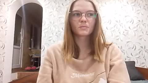 Olivia online show from April 21, 2026, 10:34 pm