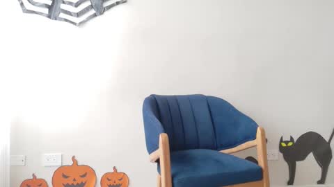 Regina Phalange online show from October 31, 2025, 7:26 pm