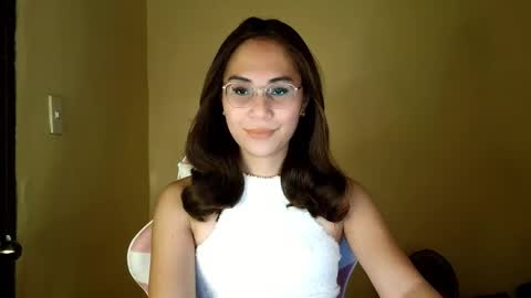 chelly4u69 online show from May 17, 2026, 1:36 am