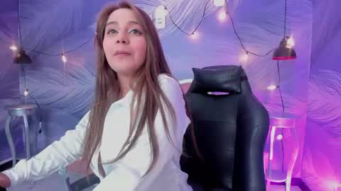 chellyguzman online show from July 7, 2026, 7:56 am