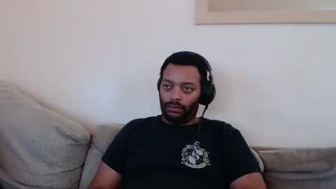 Snapshot of chemsyldn chatting on November 5, 2025, 12:05 pm NewboyoncampusTheWeekndr online show from November 5, 2025, 12:05 pm