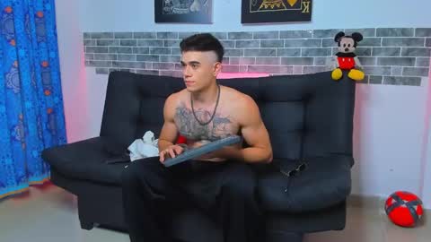 Snapshot of chepe_fit chatting on January 24, 2025, 12:42 am chepe vause online show from January 24, 2025, 12:42 am