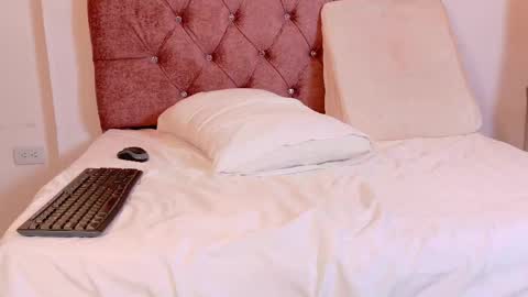juls online show from April 30, 2026, 9:19 pm