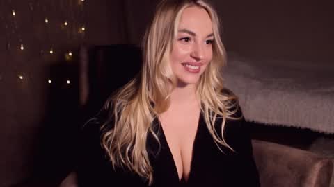 Snapshot of cherry_bomb19 chatting on January 19, 2025, 4:57 pm CherryBomb online show from January 19, 2025, 4:57 pm