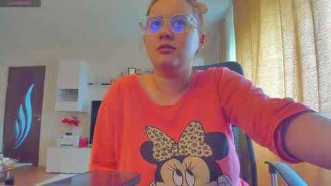 mayra online show from October 13, 2025, 7:19 am