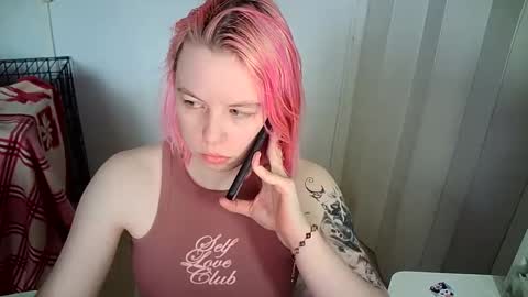 cherrybaby_0 online show from April 18, 2026, 7:23 am