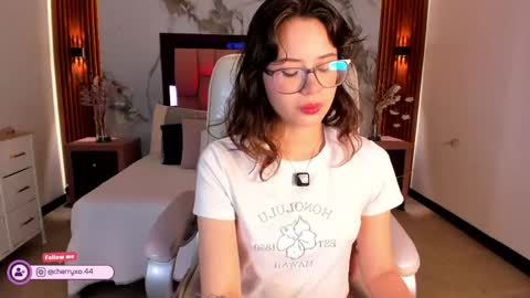 Snapshot of cherryblossom18_ chatting on June 3, 2026, 9:20 pm Cherry online show from June 3, 2026, 9:20 pm