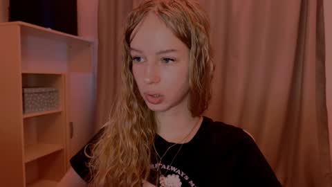 Evie online show from November 24, 2025, 9:20 am