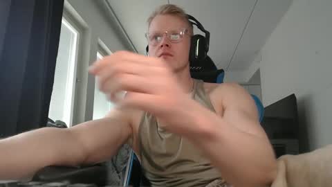 Snapshot of chestbrahhhhhh chatting on May 4, 2026, 9:49 am chestbrahhhhhh online show from May 4, 2026, 9:49 am
