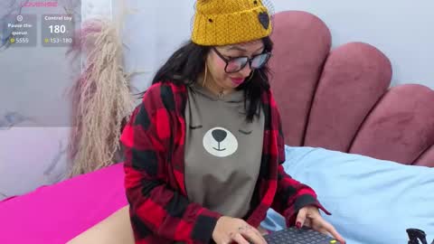 CHIARA online show from November 7, 2025, 1:33 pm