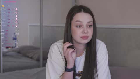 Nicole online show from May 2, 2026, 4:39 am