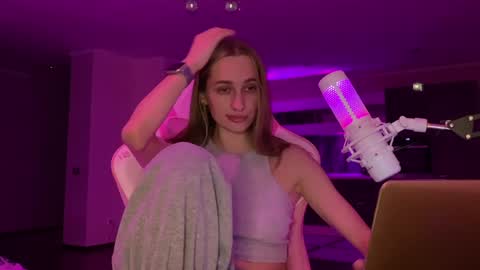 Goddess Vika - owner of all ur money online show from December 25, 2024, 4:11 pm