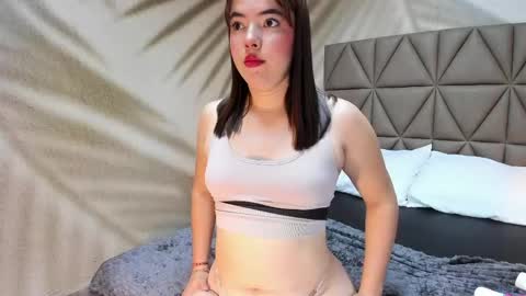 Snapshot of chloe_bloom_ chatting on June 7, 2026, 12:09 pm Chloe online show from June 7, 2026, 12:09 pm